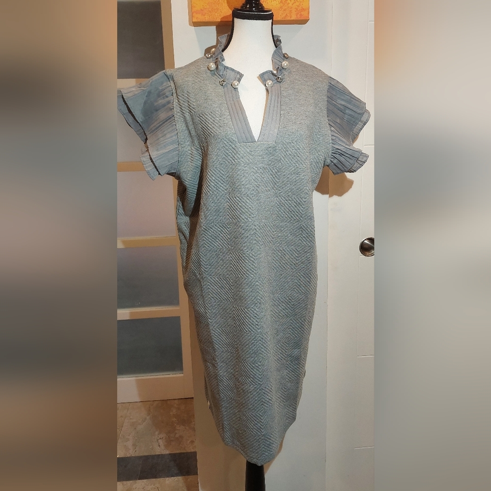 Elegant Textured Gray Shift Dress with Pleated Sleeve Detail